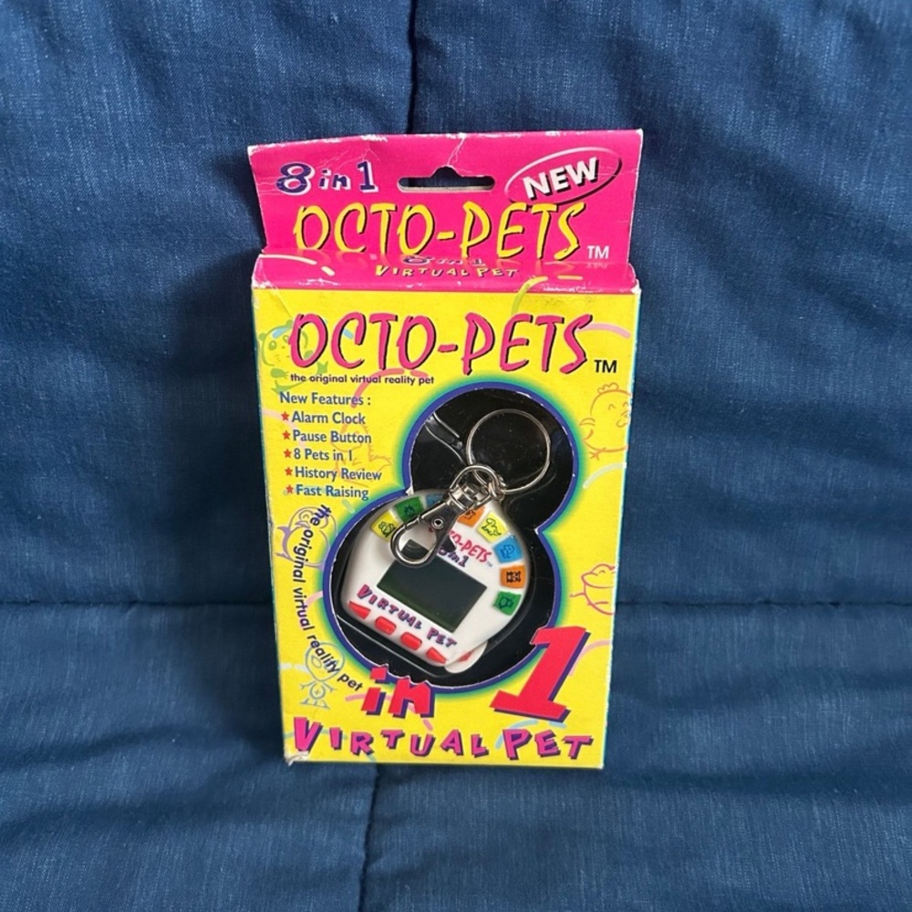 Octo-Pets 8 in 1 Virtual Pet Tamagotchi Style 1997 SEALED